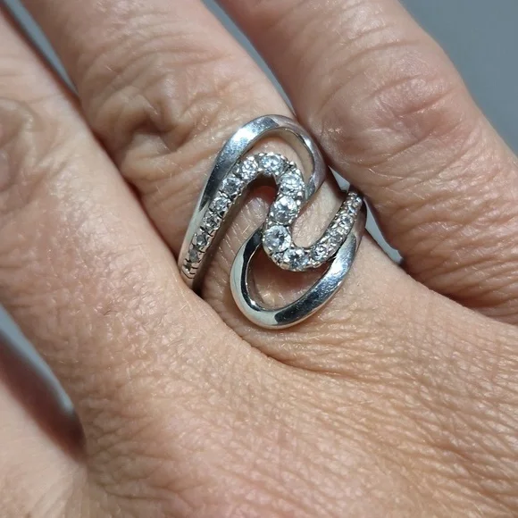 VINTAGE STERLING SILVER SWIRLY RING - Picture 3 of 4